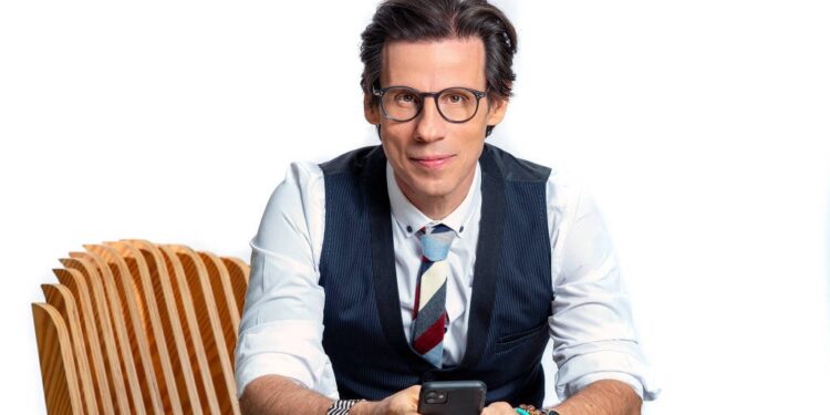 CDL e Sicredi promovem palestra com o fundador da Chilli Beans, Caito Maia, sobre potencial de vendas