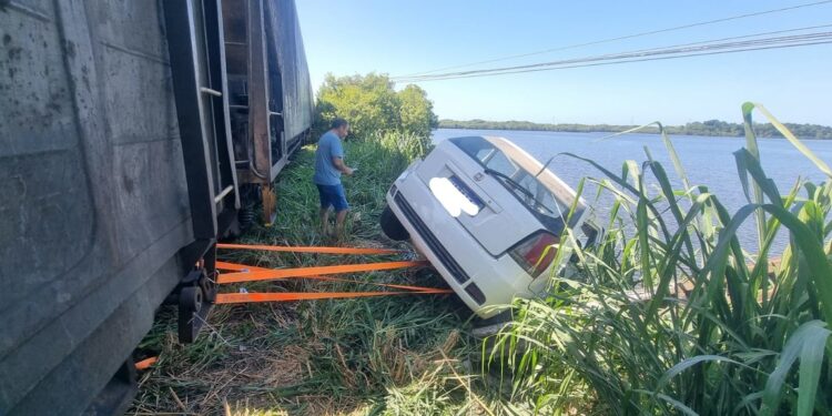 Acidente entre carro e trem deixa criança ferida entre São Francisco do Sul e Araquari