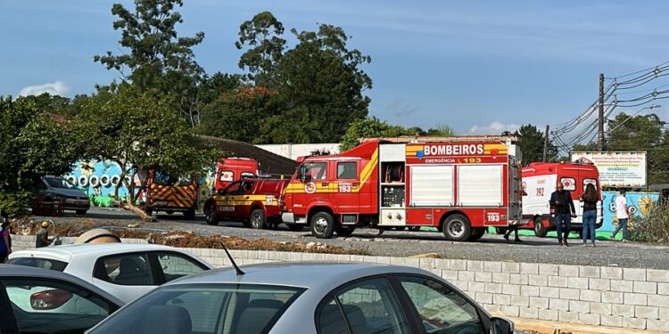 [Urgente] Homem ataca crianças em creche de Blumenau