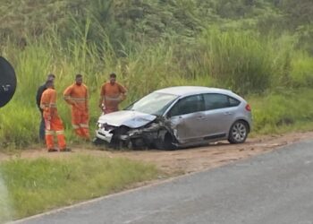 [Vídeo] Acidente envolvendo dois carros e uma moto deixa feridos na BR-280, entre Jaraguá e Corupá
