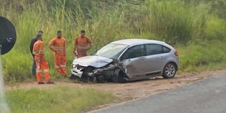 [Vídeo] Acidente envolvendo dois carros e uma moto deixa feridos na BR-280, entre Jaraguá e Corupá