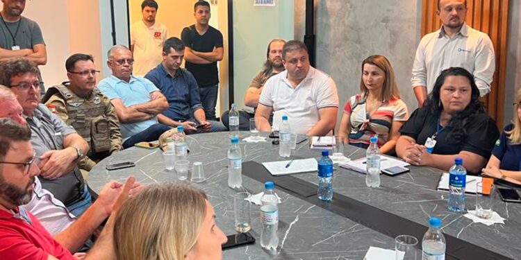 Em encontro, prefeitos da região avançam por vigilantes não armados nas escolas