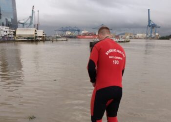 Homem desaparece após tentar atravessar Rio Itajaí-Açu a nado
