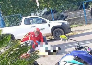 Motociclista e pedestre ficam feridos após atropelamento em Jaraguá do Sul
