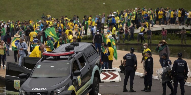 STF marca julgamento de denunciados por atos em Brasília