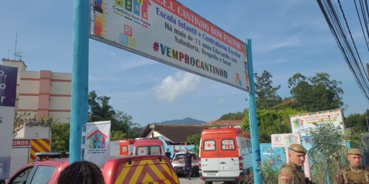 [Urgente] Homem ataca crianças em creche de Blumenau