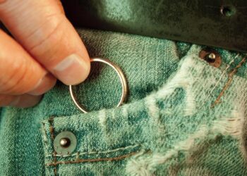 Homem casado que se passou por policial e se relacionou com mulher terá de pagar indenização em Jaraguá