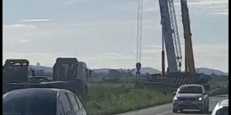 [Vídeo] Obras de duplicação da BR-280 deixam trânsito lento em Guaramirim