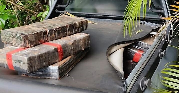 [Vídeo] Após perseguição, pai e filho são presos com 462 quilos de maconha, em Joinville