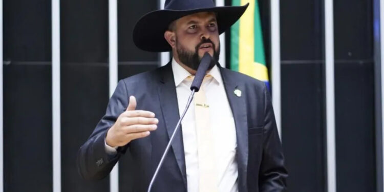 Após ataque em creche, Zé Trovão pede que Lula suspenda jogos violentos