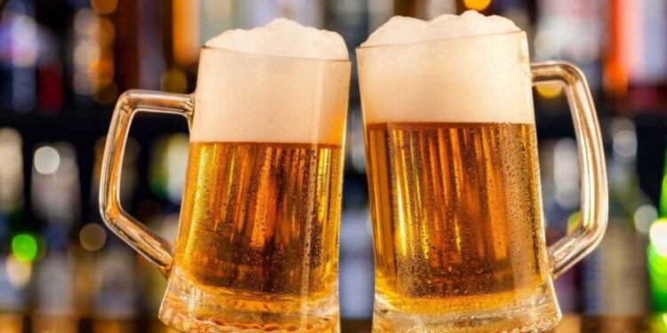 Homem é encaminhado ao hospital após consumir 42 copos de chope em sorveteria de Guaramirim