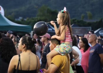 [Fotos] Encontro no Parque leva milhares de pessoas à Via Verde