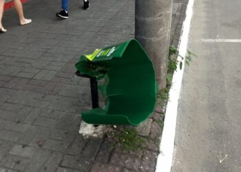 Depredação de lixeiras em Jaraguá dá prejuízo de R$ 40 mil por ano