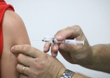 Central de vacinas na Reinoldo Rau estará aberta neste sábado (20)