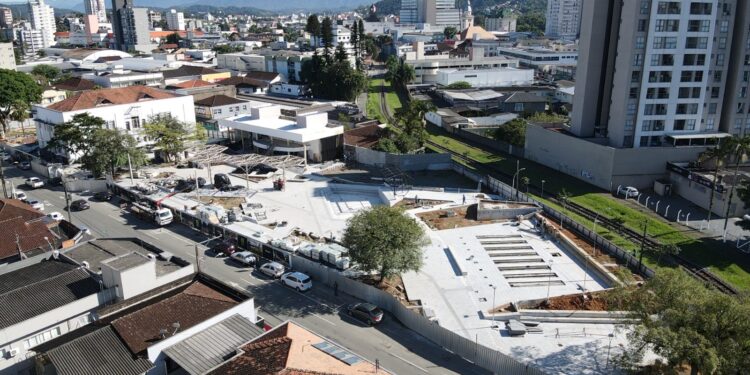 Obras da Praça Ângelo Piazera, em Jaraguá do Sul, entram na reta final