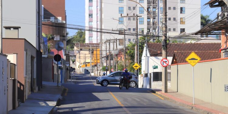 Rua Dona Antônia passa a ter sentido único, em Jaraguá do Sul