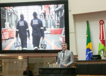 WEG recebe homenagem na Alesc após alcançar marco de 40 mil colaboradores