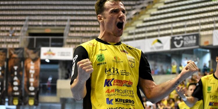 [Vídeo] Jaraguá Futsal mostra força na Arena e vence Atlântico