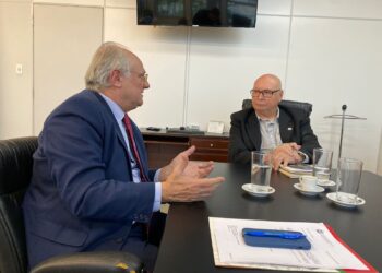 Dr. Vicente se reúne com secretário da Educação para cobrar mais salas de aula em escolas na região