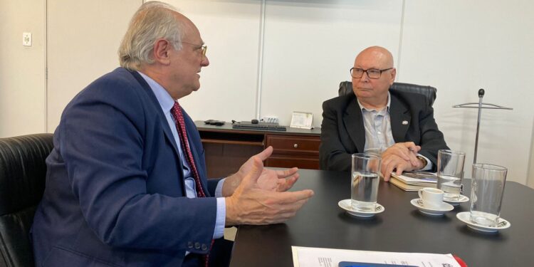 Dr. Vicente se reúne com secretário da Educação para cobrar mais salas de aula em escolas na região