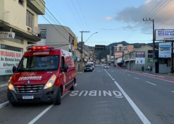 Motociclista fica ferido após acidente em Jaraguá do Sul