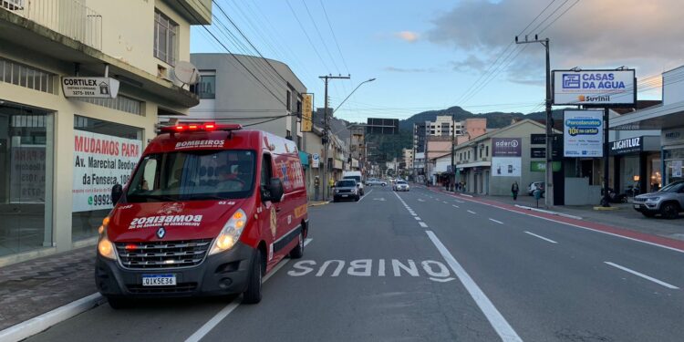 Motociclista fica ferido após acidente em Jaraguá do Sul
