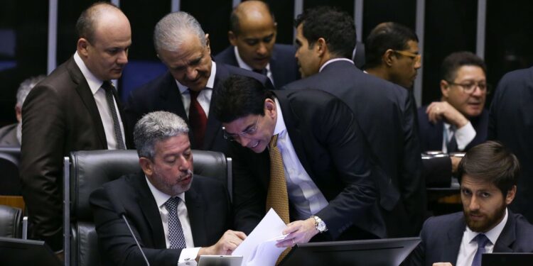 Câmara aprova texto-base do arcabouço fiscal