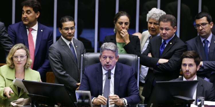 Arthur Lira retira de pauta votação do PL das Fake News