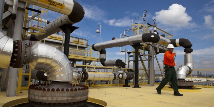 Queda no preço do gás natural entra em vigor nesta segunda-feira (01)