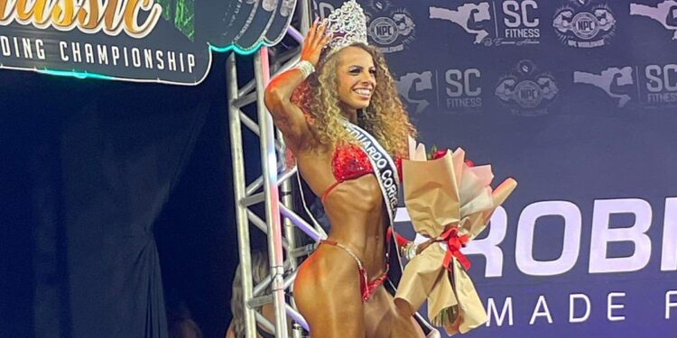Fisiculturista jaraguaense é campeã de evento nacional