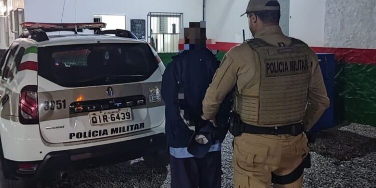 Adolescente denuncia estupros de pai para professora, em Schroeder