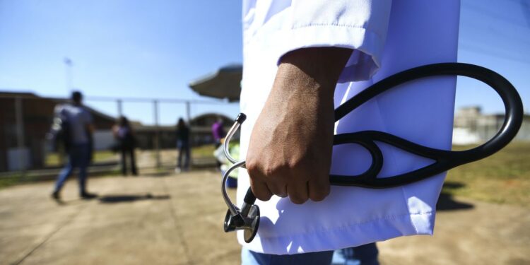 Mais Médicos lança edital com 5.970 vagas