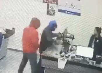 Vídeo mostra bandidos assaltando supermercado de Jaraguá do Sul