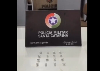 [Vídeo] Homem é preso com 16 pedras de crack na boca em Jaraguá do Sul