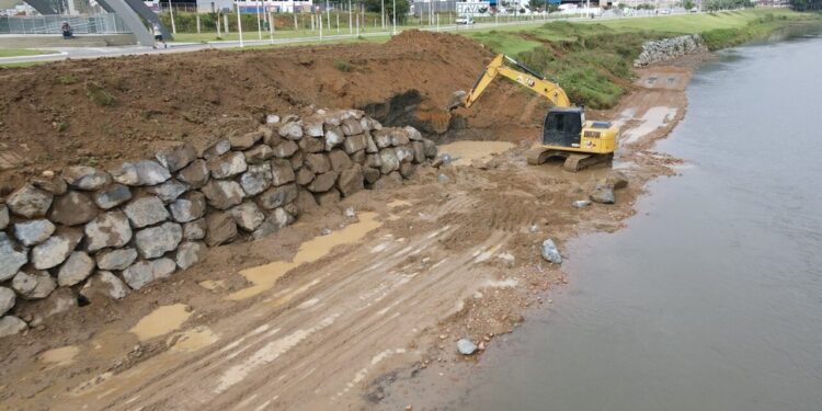 Obras do enrocamento na Via Verde devem terminar neste mês
