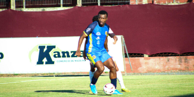 [Vídeo] Jogador diz que foi xingado de ‘macaco’ por torcedor no estádio João Marcatto