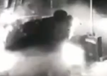 Câmera flagra acidente com capotamento em Jaraguá do Sul