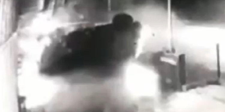 Câmera flagra acidente com capotamento em Jaraguá do Sul