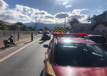 Motociclista fica ferida após acidente em Schroeder