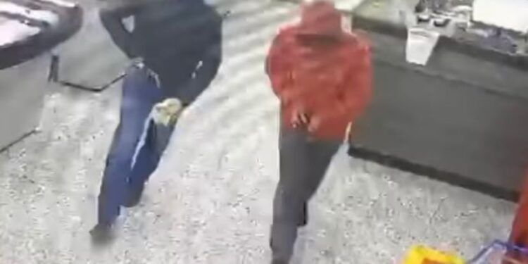 Ladrões armados assaltam supermercado em Jaraguá do Sul