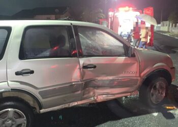 [Fotos] Acidente entre dois carros deixa motorista ferido em Schroeder