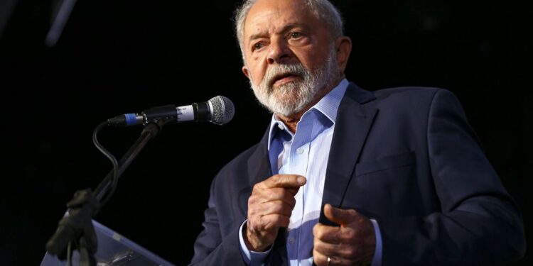 Estou extremamente satisfeito, diz Lula sobre seis meses de governo