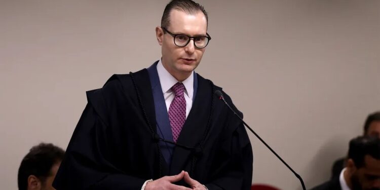 Lula confirma indicação de Cristiano Zanin ao STF