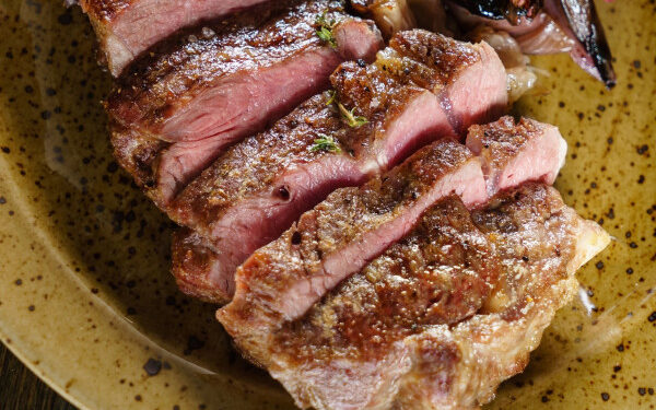 Após polêmica, vereador de Blumenau retira projeto de Dia Sem Carne