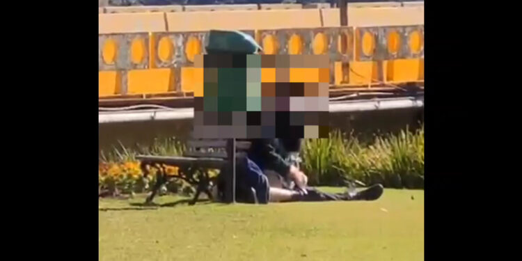 [Vídeo] Jovem casal é flagrado em “momento íntimo” na Via Verde, em Jaraguá do Sul