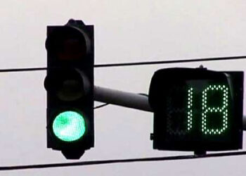 Vereador pede contadores em semáforos em Jaraguá do Sul