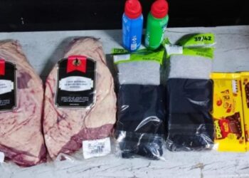 Casal é pego furtando carne e chocolate em Jaraguá do Sul