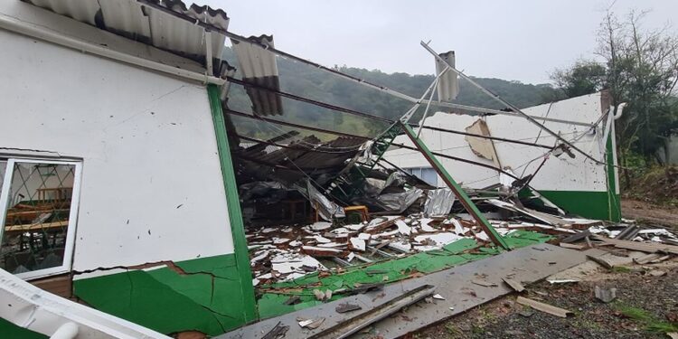[Fotos e vídeo] Microexplosão atingiu a cidade de Herval D’Oeste