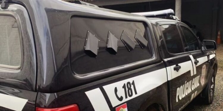 Homem que bateu na ex e no companheiro dela é preso em Guaramirim