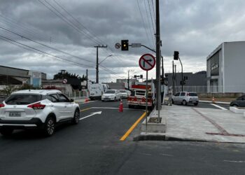 Binário da Vila Lenzi, em Jaraguá: Fique atento nas conversões à esquerda